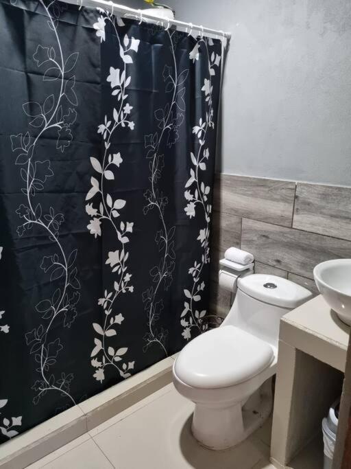 Appartement Pura Vida Apartament 5 Min Near Aiport No Parking Site à Alajuela Extérieur photo