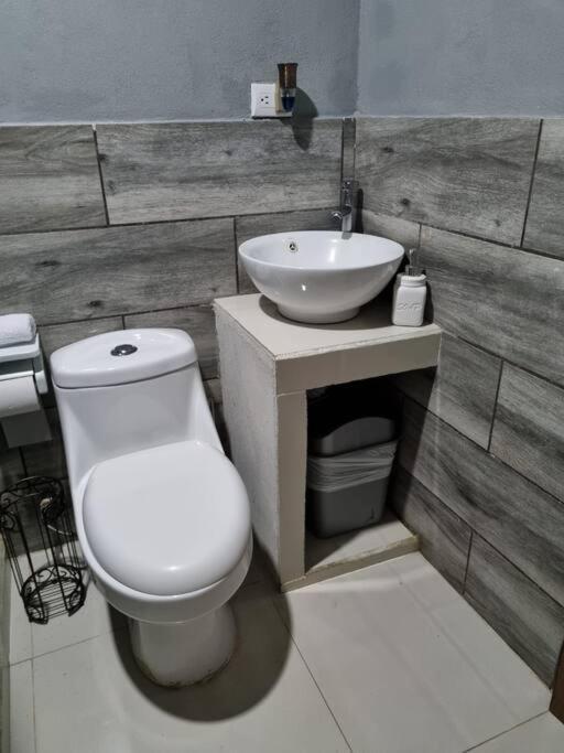 Appartement Pura Vida Apartament 5 Min Near Aiport No Parking Site à Alajuela Extérieur photo